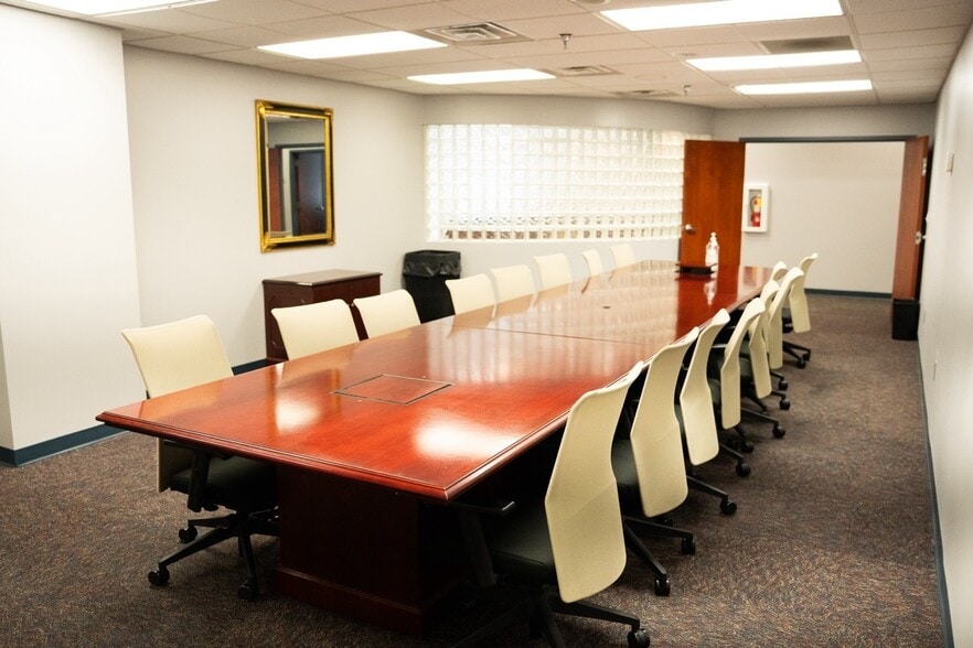 More Photos Of 3429 Regal Dr, Alcoa Office For Sale