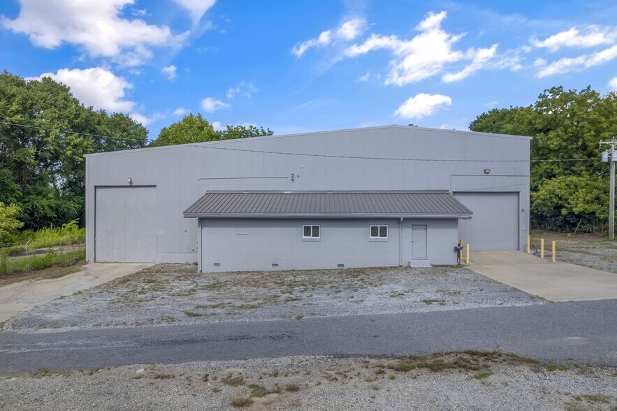 Primary Photo Of 200 Coe Rd, Anderson Warehouse For Lease