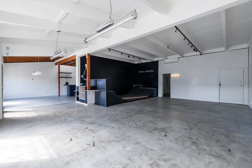 More Photos Of 2426 Lincoln Blvd, Venice Loft Creative Space For Sale