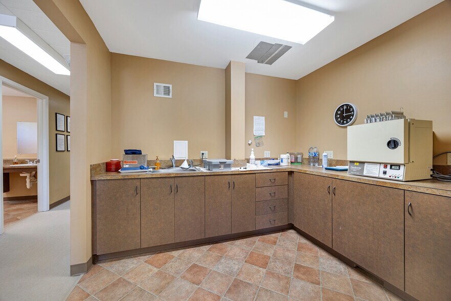 More Photos Of 405 Cedar St, Pleasant Hill Medical For Sale