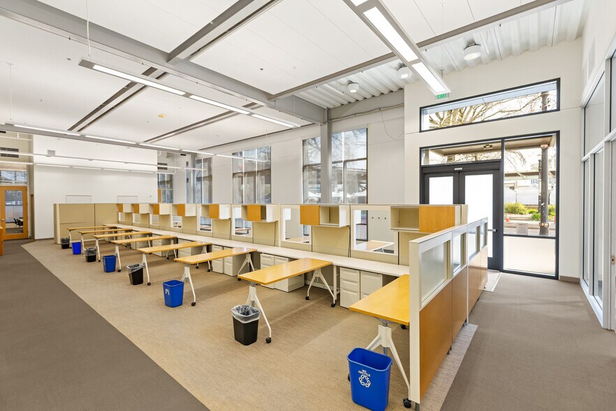 More Photos Of 45 SW Ankeny St, Portland Office For Sale