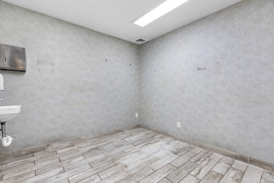 More Photos Of 297 16th Ave, Newark Land For Sale