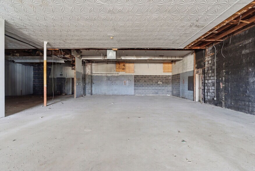 More Photos Of 657 Silas Deane Hwy, Wethersfield Freestanding For Lease