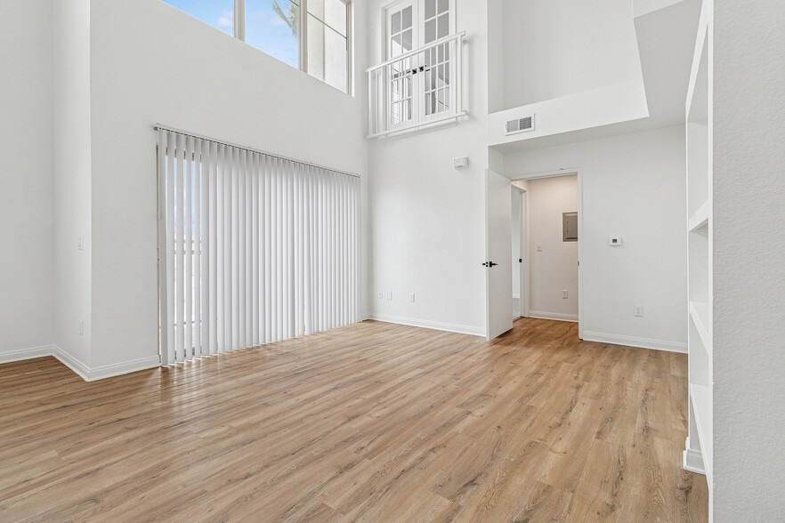 More Photos Of 5395 Napa St, San Diego Apartments For Lease