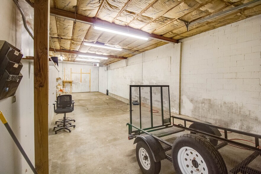 More Photos Of 319-321 Ridge St, Alton Showroom For Sale