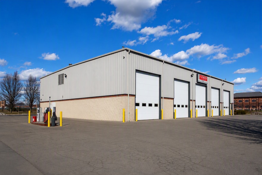 More Photos Of 300 E Naghten St, Columbus Service For Lease