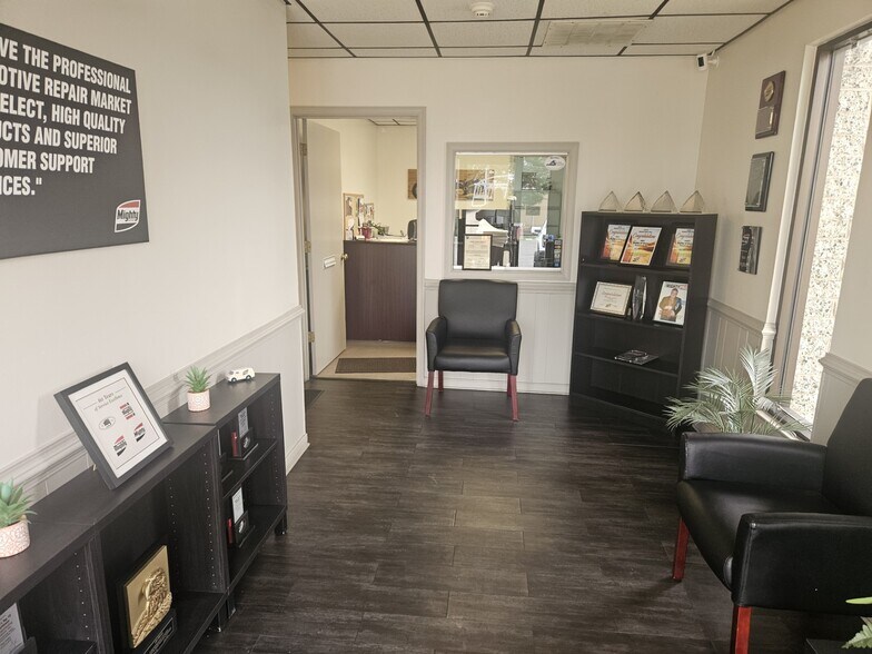 More Photos Of 7010 Calmar Dr, Mechanicsville Warehouse For Sale