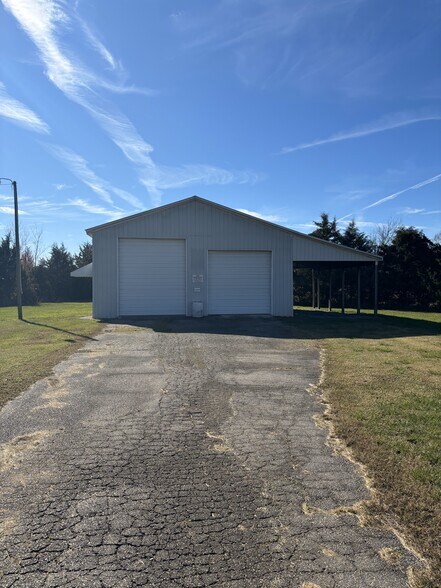 More Photos Of 2527 Main St, Hurt Flex For Sale