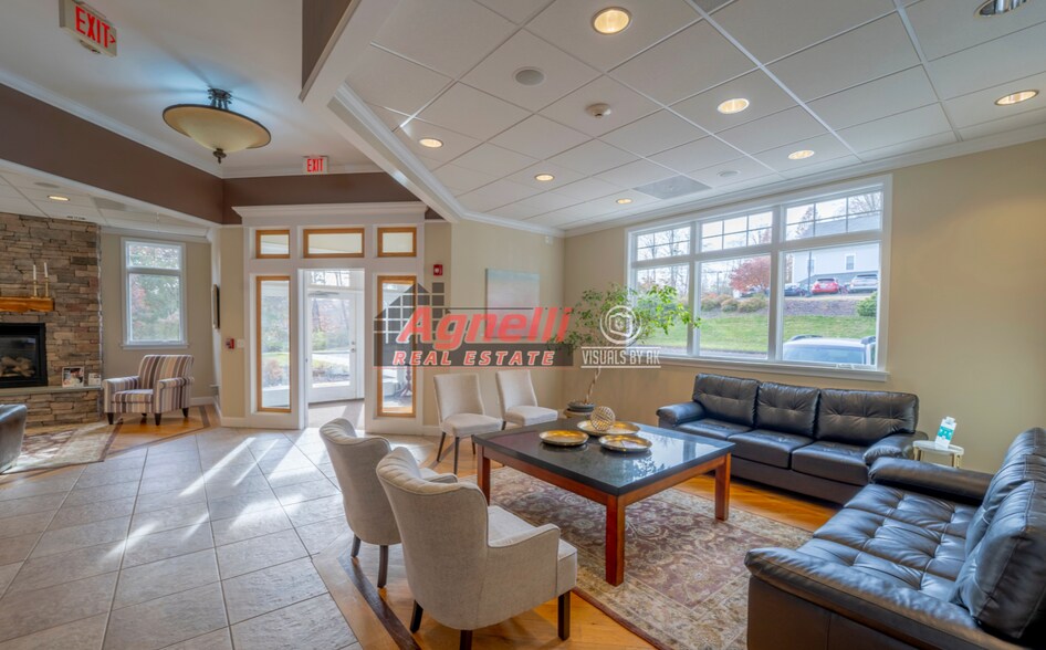 More Photos Of 30 Country Squire Dr, Cromwell Medical For Sale