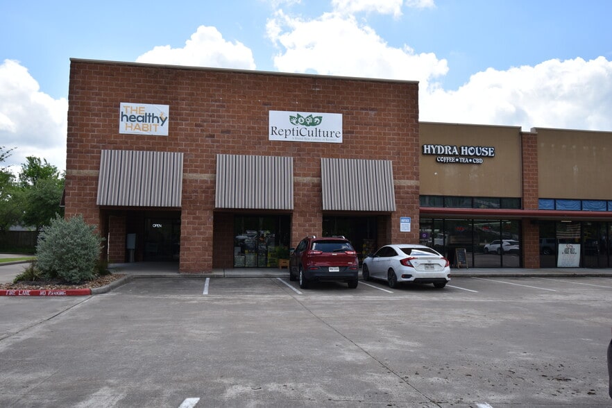 More Photos Of 2407 W Parkwood Rd, Friendswood Unknown For Lease