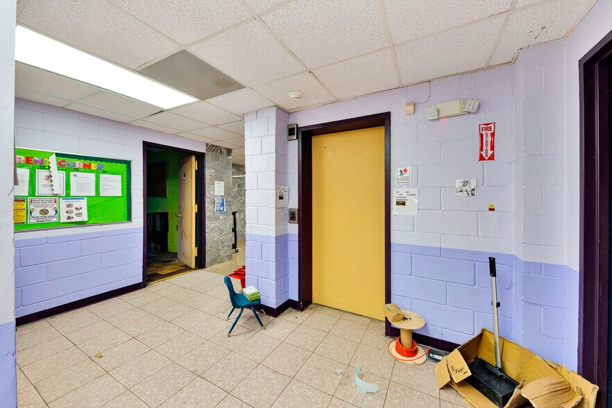 More Photos Of 5566 Kings Hwy, Brooklyn Schools For Lease