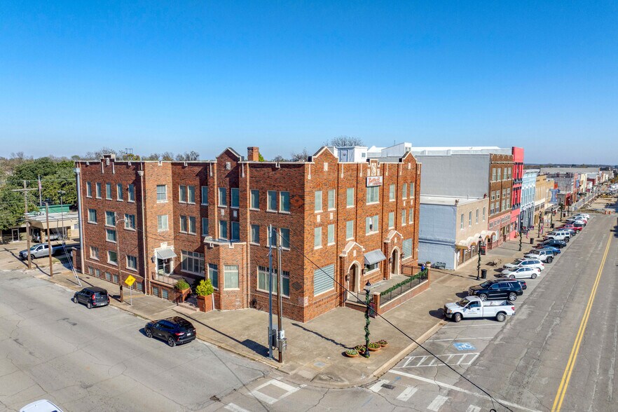 More Photos Of 531 W Main St, Denison Office For Sale