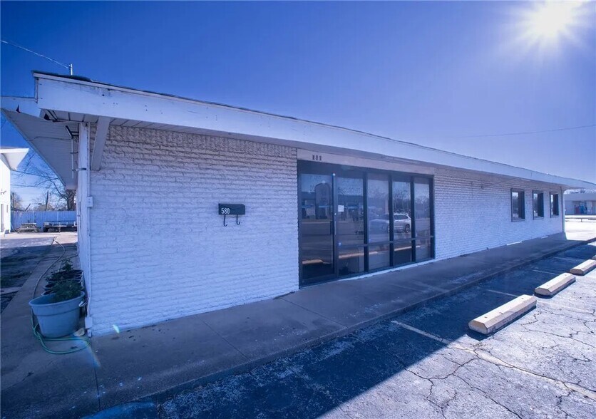 More Photos Of 520 S Jackson St, Jacksonville Hotel For Sale