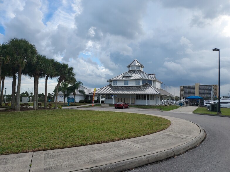 More Photos Of 114 S Palmetto Ave, Daytona Beach Office Residential For Lease