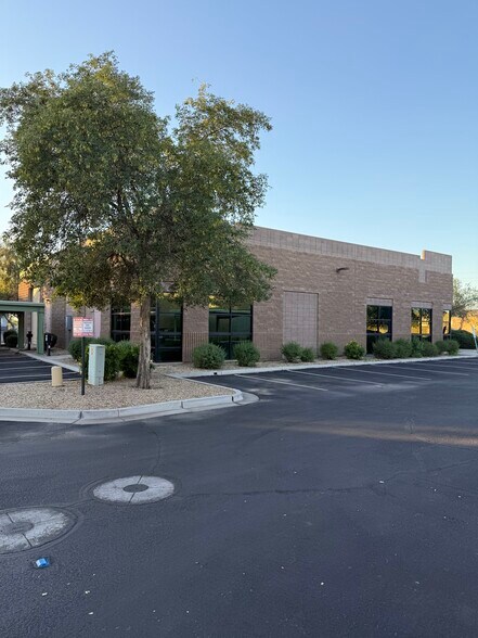 More Photos Of 4505 E Broadway Rd, Phoenix Light Manufacturing For Sale