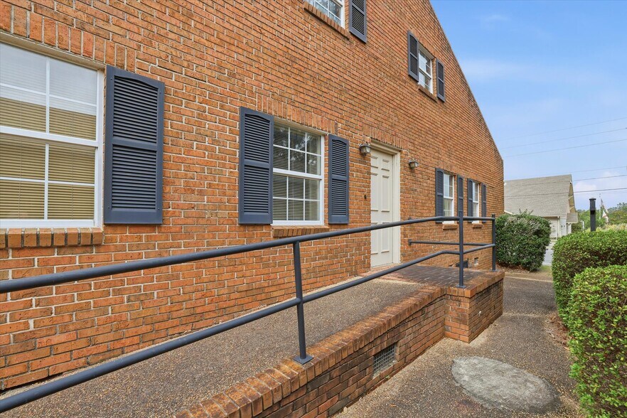 More Photos Of 235-237 John Knox Rd, Tallahassee Medical For Sale
