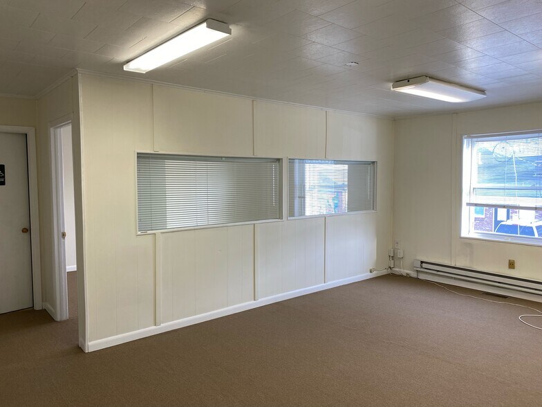 More Photos Of 60-90 N 1st St, Zionsville Medical For Lease