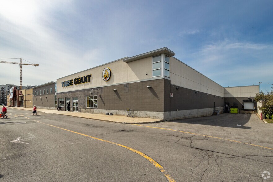 More Photos Of 6801-6821 Boul Newman, Montréal Unknown For Lease