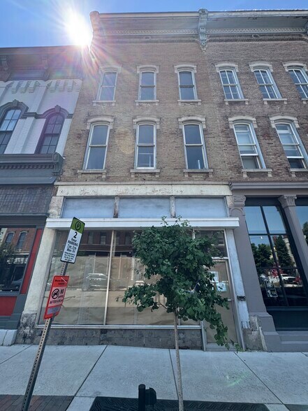 More Photos Of 725 Main St, Lafayette Storefront For Sale