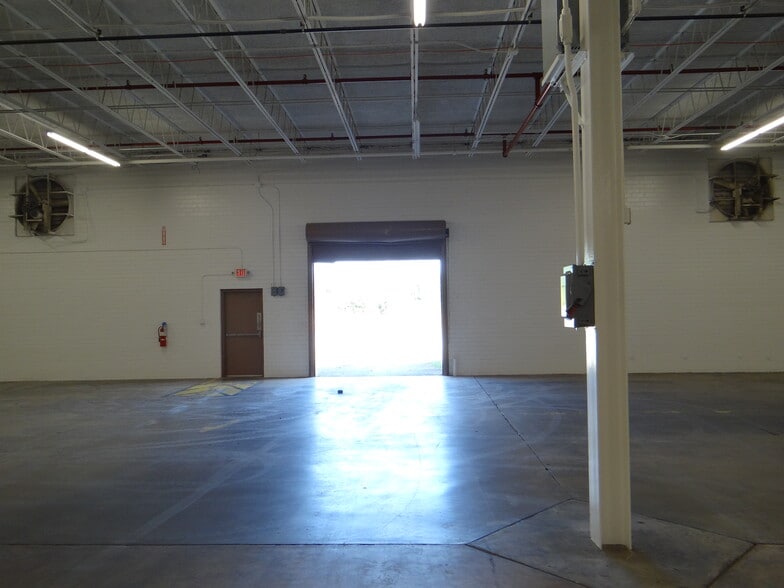 More Photos Of 3979 Old Linwood Rd, Lexington Warehouse For Lease
