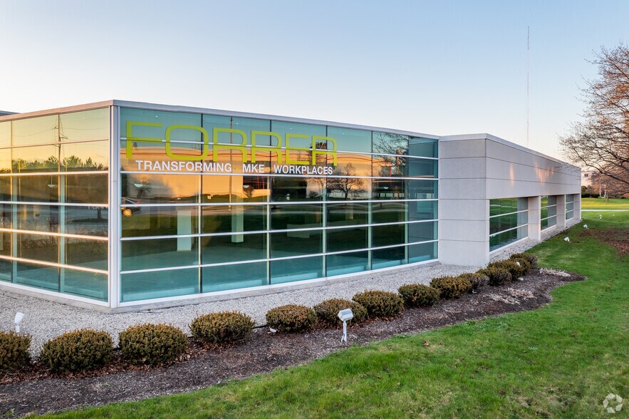 More Photos Of 555 W Estabrook Blvd, Milwaukee Warehouse For Lease