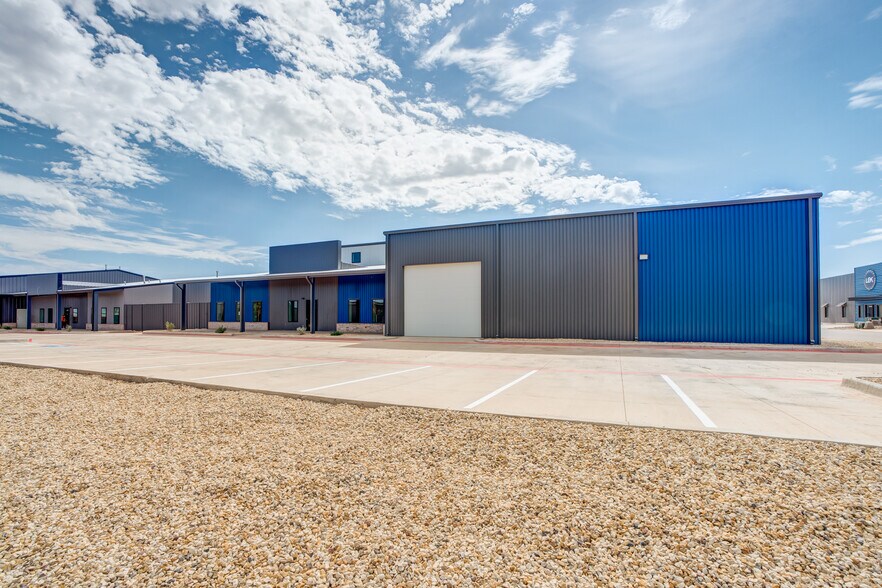 More Photos Of 3229 118th St, Lubbock Distribution For Sale