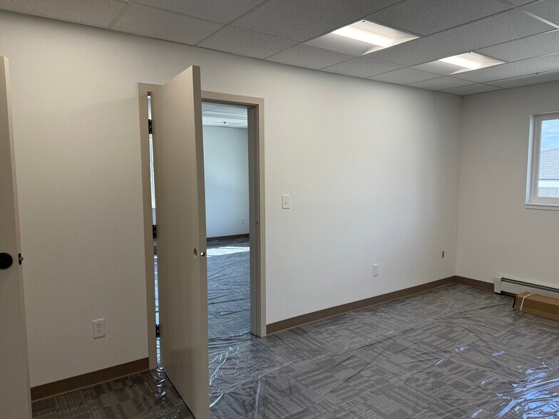 More Photos Of 35186 Kenai Spur Hwy, Soldotna Office For Lease