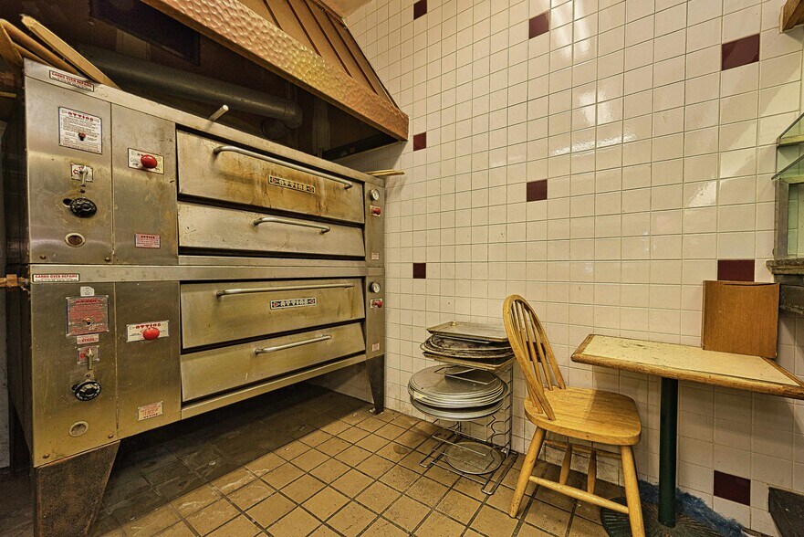 More Photos Of 80 E Main St, Huntington Freestanding For Sale