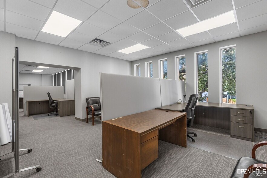 More Photos Of 915 9th St, Wichita Falls Office For Sale