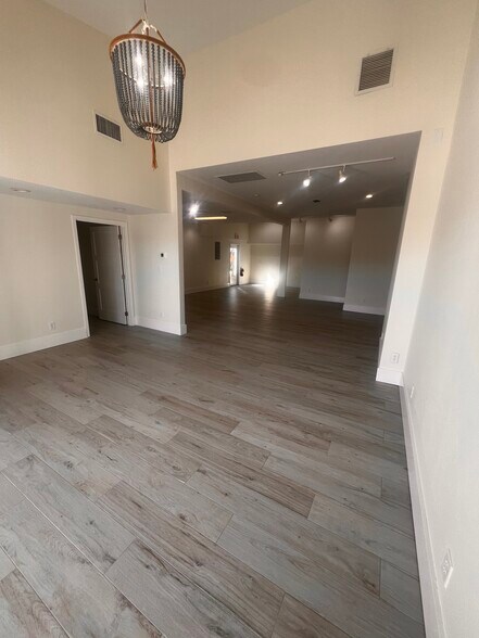 More Photos Of 2407 Periwinkle Way, Sanibel Storefront For Sale