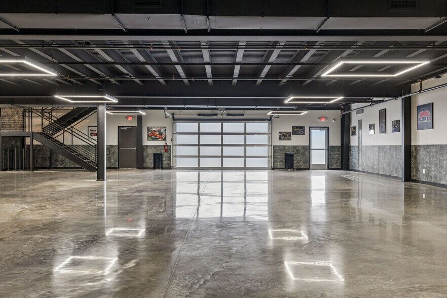 More Photos Of 702 Woodland St, Columbia Showroom For Sale