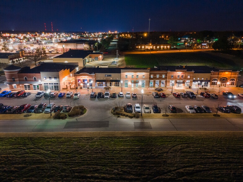 More Photos Of 8100 Macon Station Dr, Cordova Unknown For Lease