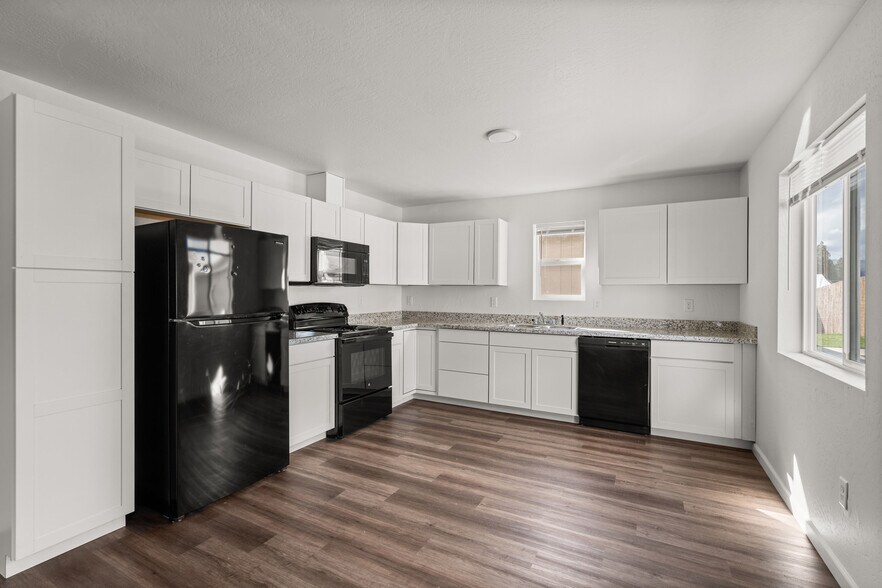 More Photos Of 634 Colinwood ct, Medford Apartments For Sale