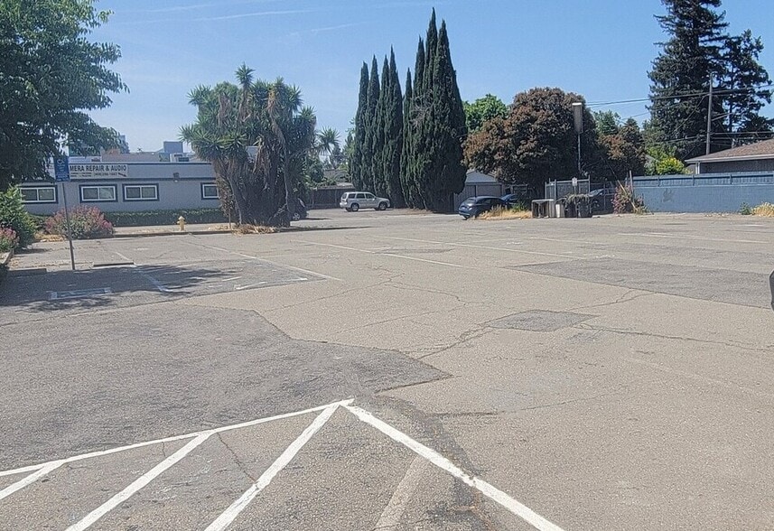 More Photos Of 481 S Bascom Ave, San Jose Storefront Retail Office For Lease