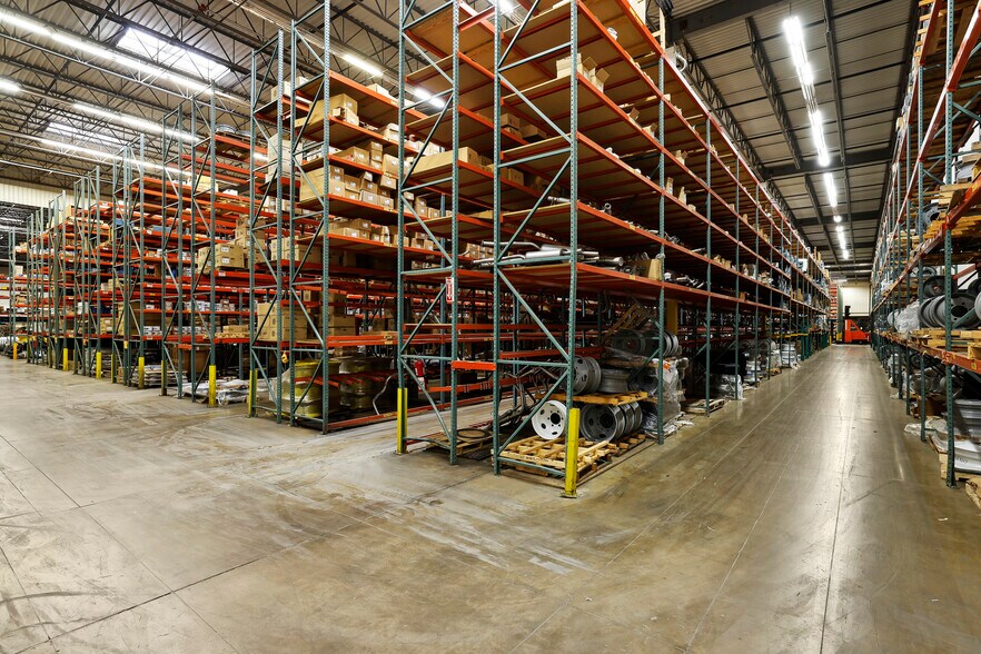 More Photos Of 2500 NE Kennedy St, Minneapolis Warehouse For Sale