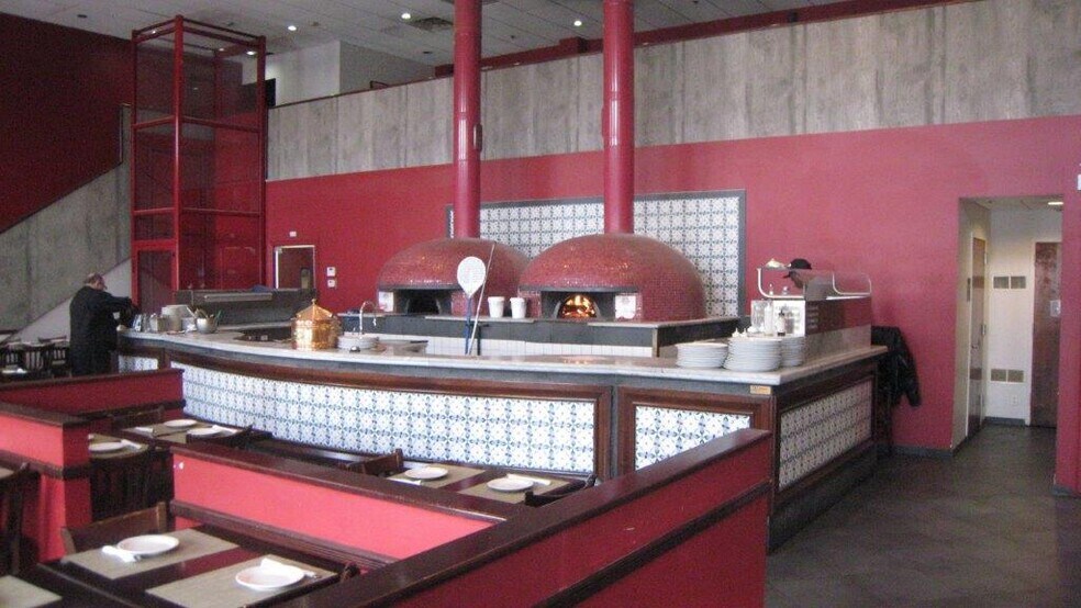 More Photos Of 24 Franklin Ave, Ridgewood Restaurant For Lease