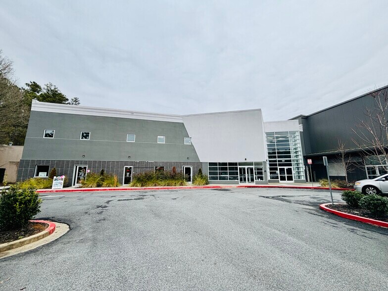 Primary Photo Of 2600 Prado Ln, Marietta Health Club For Lease