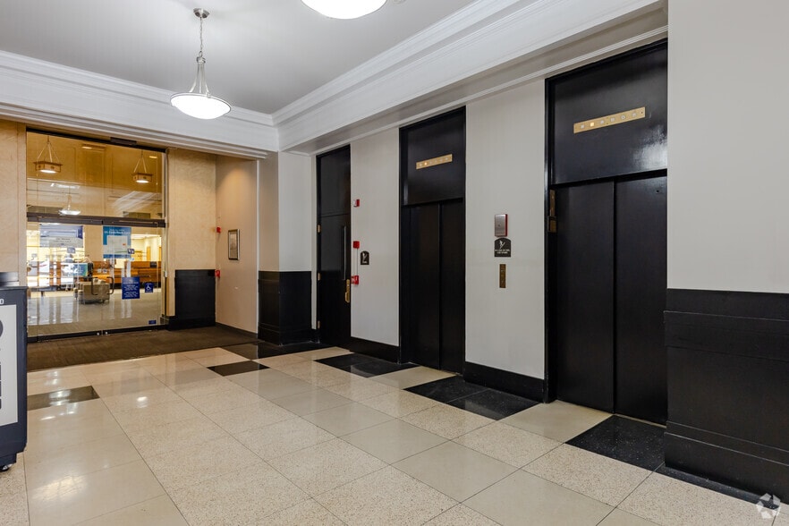 More Photos Of 105 S York St, Elmhurst Office For Lease