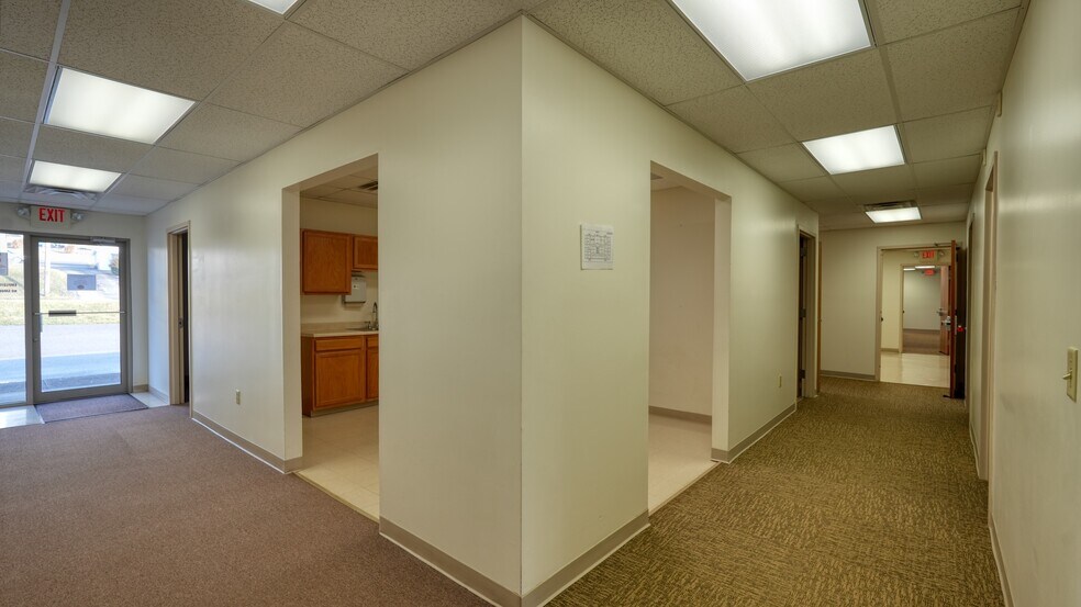More Photos Of 2050 E Wheeling Ave, Cambridge Office For Lease