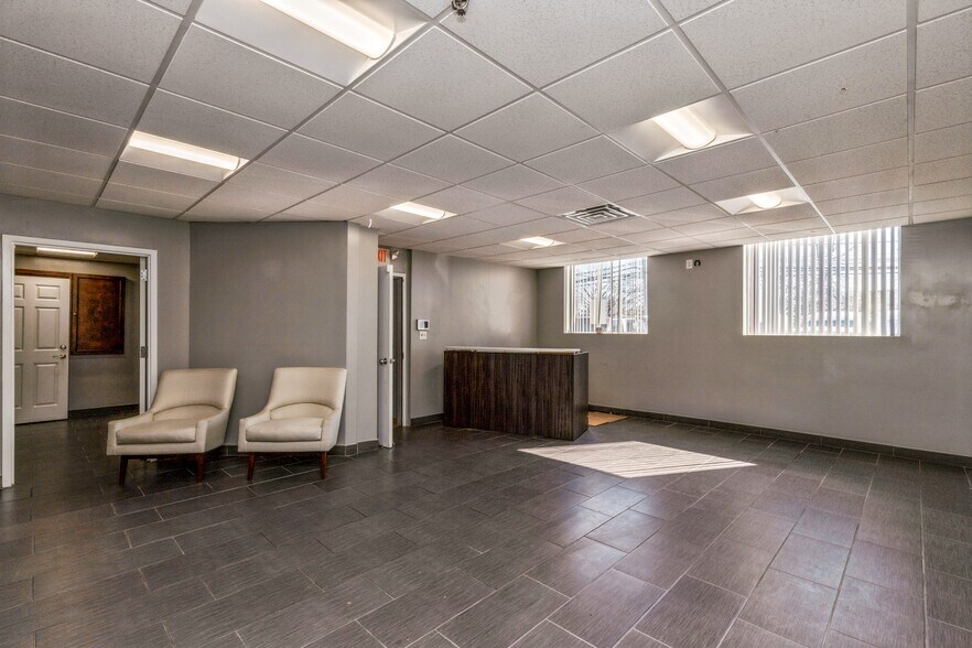 More Photos Of 108-122 New South Rd, Hicksville Warehouse For Lease