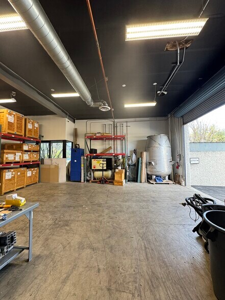 More Photos Of 5142 Clareton Dr, Agoura Hills Distribution For Lease