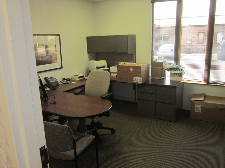 More Photos Of 1665-1695 Elk Blvd, Des Plaines Office For Lease