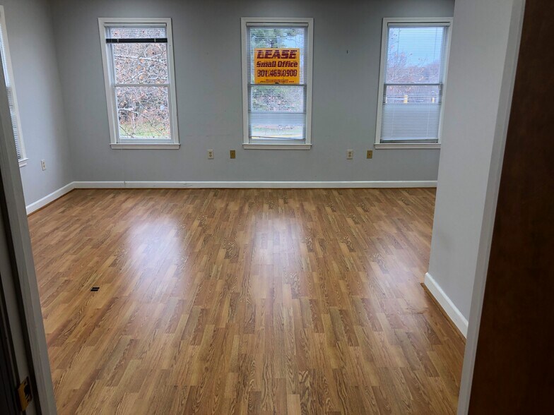 More Photos Of 18500-18540 Office Park Dr, Gaithersburg Office For Sale