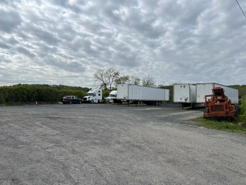 More Photos Of 622 Old Reading Pike, Stowe Truck Terminal For Lease