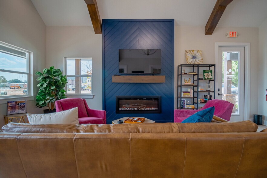 More Photos Of 20048 County Road 4118 Rd, Lindale Apartments For Sale