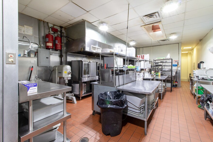 More Photos Of 894 Dekalb Ave, Brooklyn Restaurant For Lease