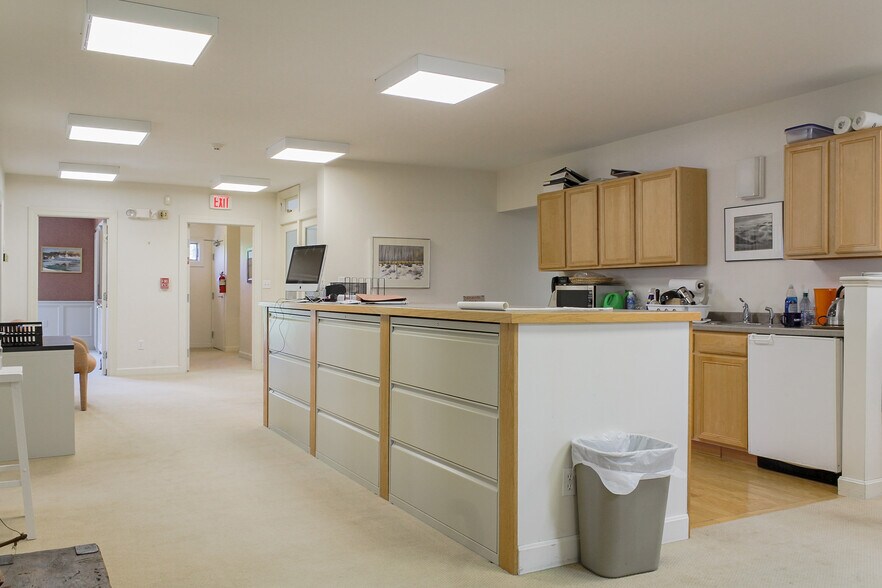 More Photos Of 680 Commercial St, Rockport Flex For Sale