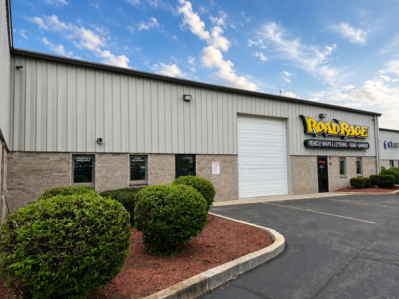 More Photos Of 2449 Pierce Dr, Spring Grove Showroom For Sale