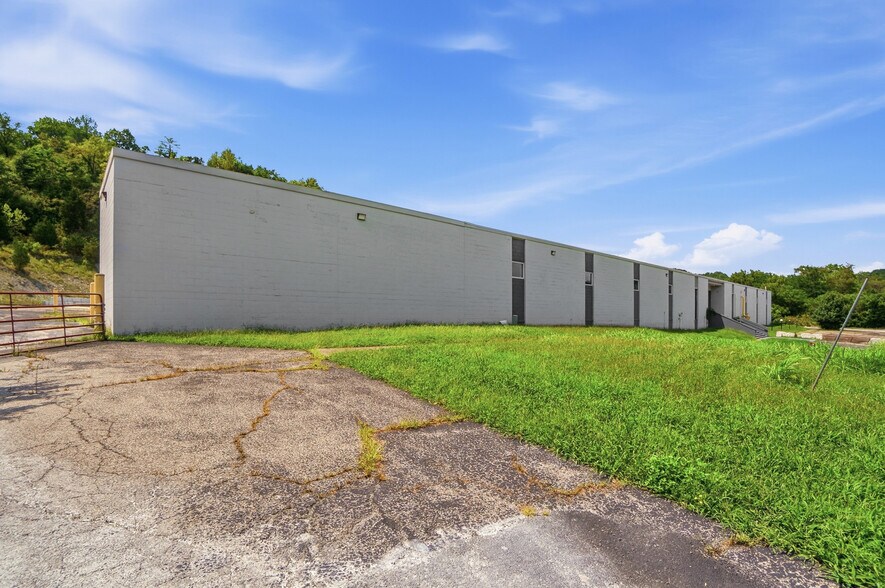 More Photos Of 2181 Grand Ave, Cincinnati Manufacturing For Sale
