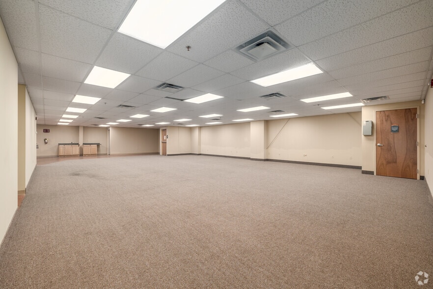 More Photos Of 4507 36th St, Orlando Service For Lease